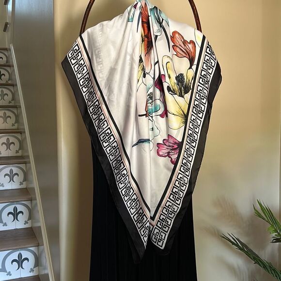 CHICOS Large Scarf - Picture 2 of 7